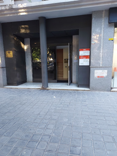 15. Embassy or Consulate (سفارتخانه یا کنسولگری)